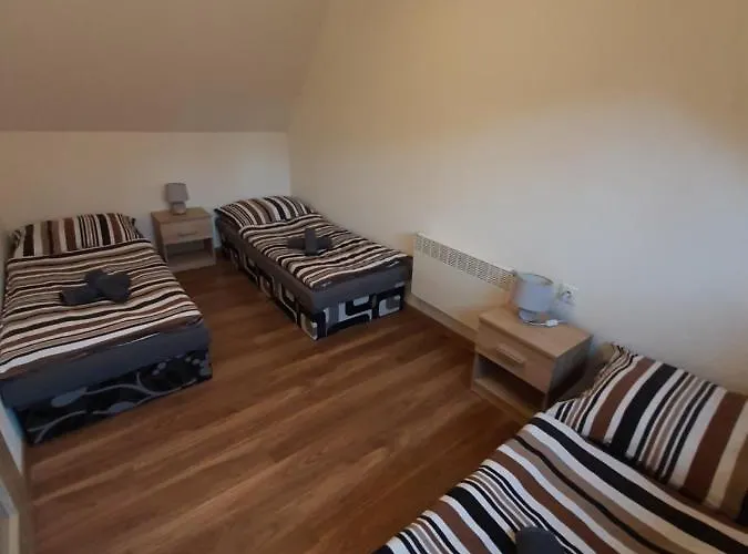 Andrea- Neakceptujeme Mlade Partie Ferienhaus Terchová